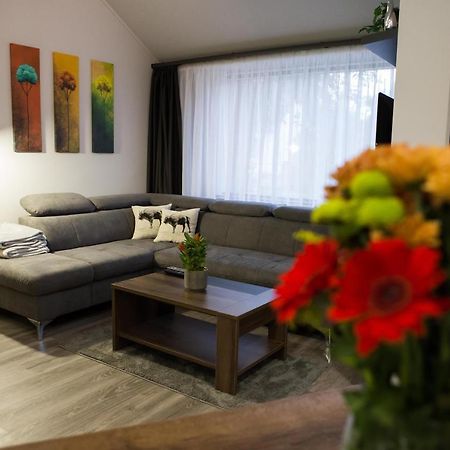 Kikelet Apartman Apartment Сомбатели Екстериор снимка