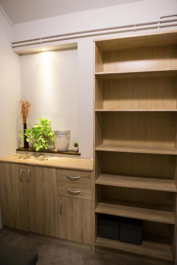 Kikelet Apartman Apartment Сомбатели Екстериор снимка
