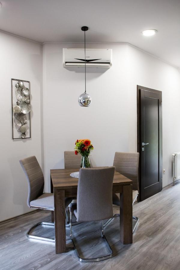 Kikelet Apartman Apartment Сомбатели Екстериор снимка