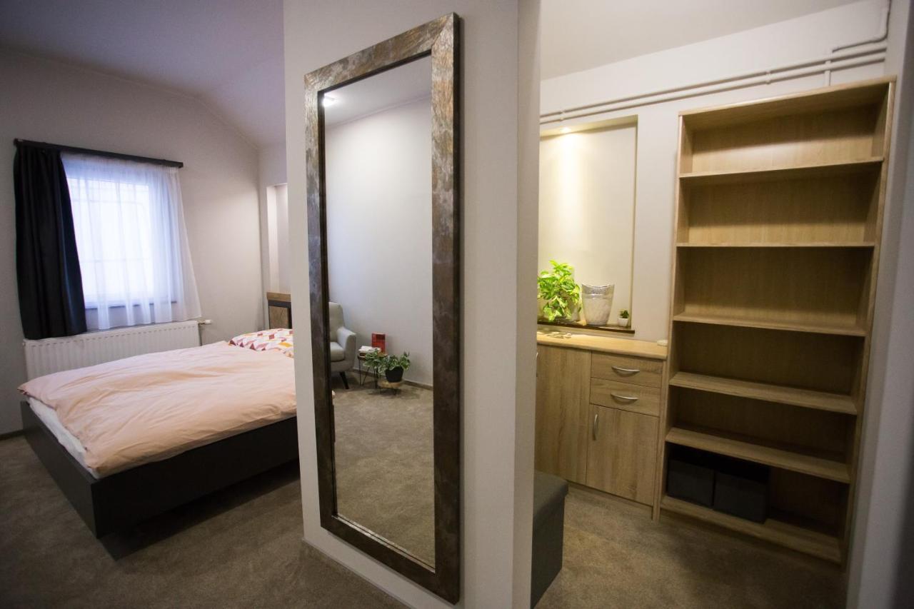 Kikelet Apartman Apartment Сомбатели Екстериор снимка