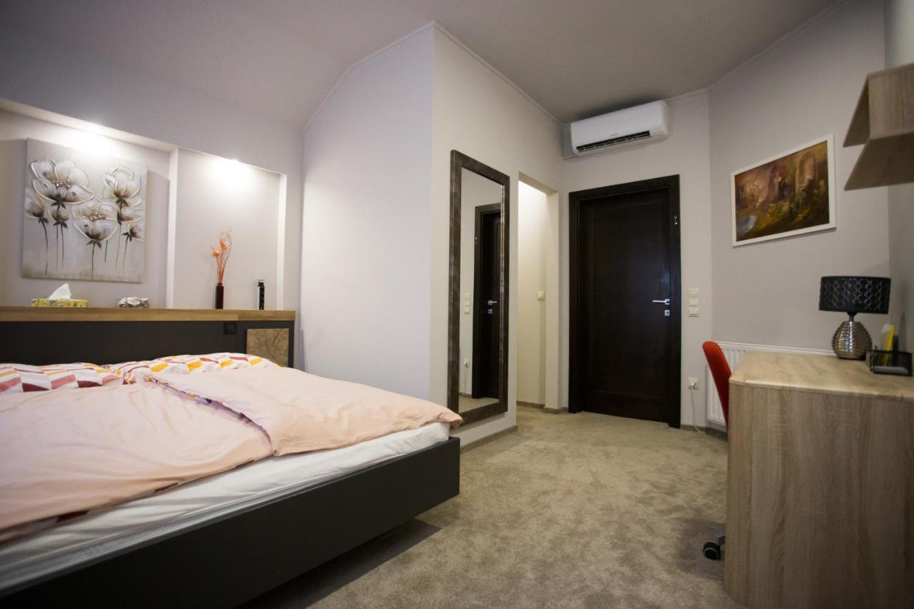Kikelet Apartman Apartment Сомбатели Екстериор снимка